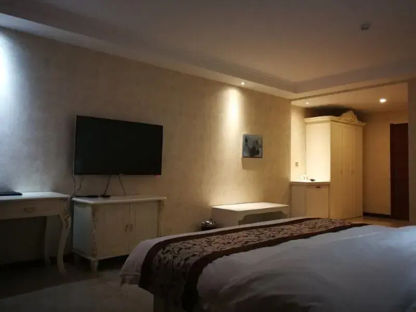 Super 8 Hotel (Tongliao Affiliated Hospital)