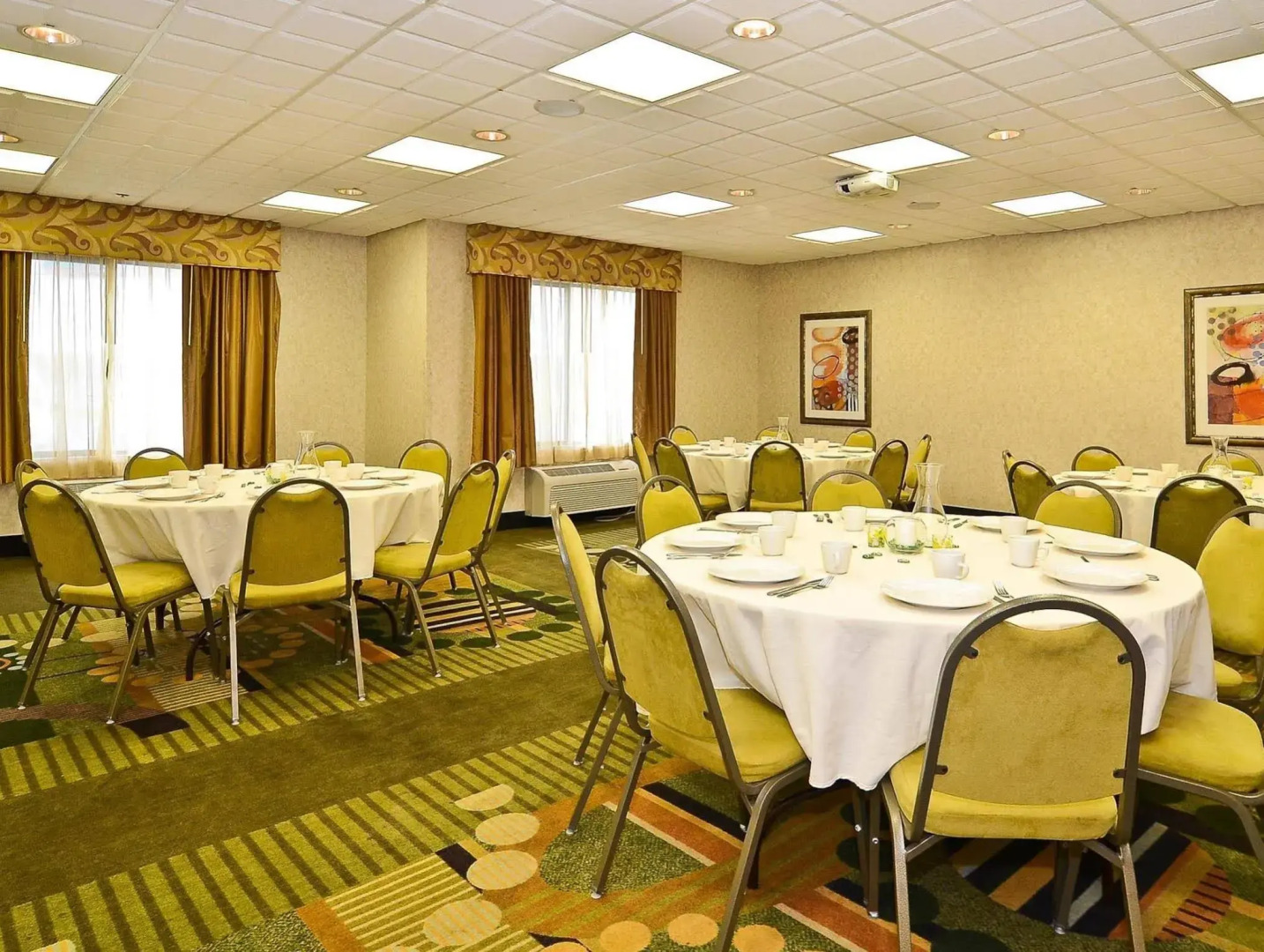 Spark by Hilton Oak Forest