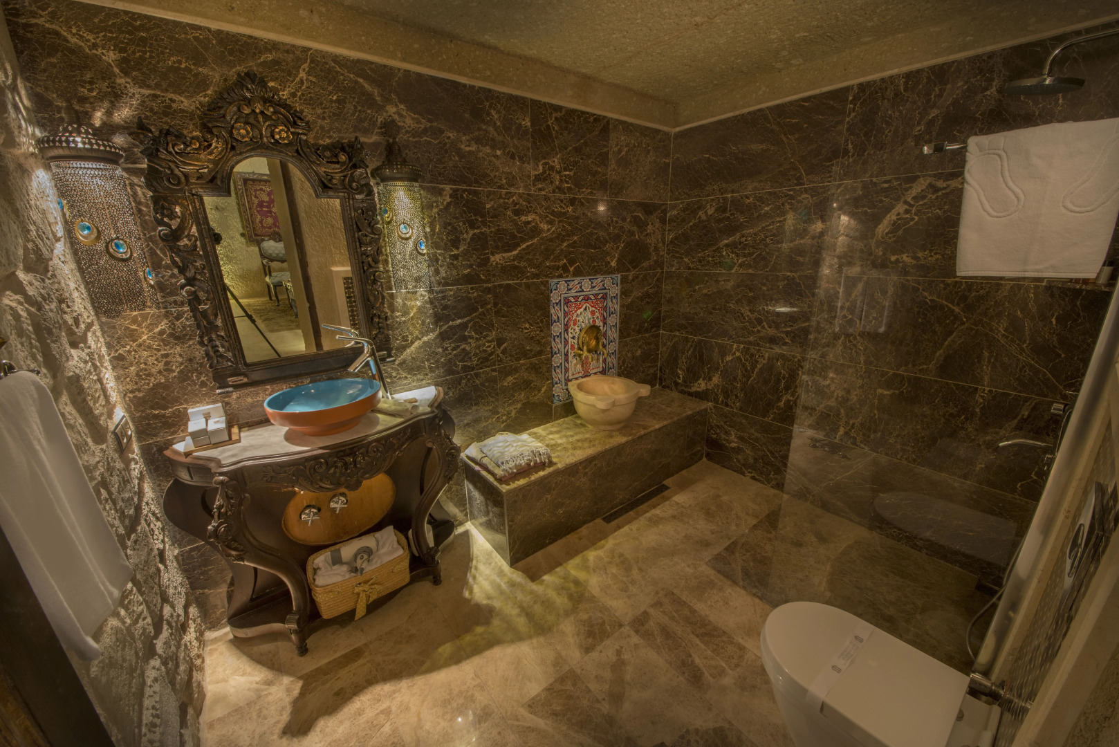 Elika Cave Suites & Spa