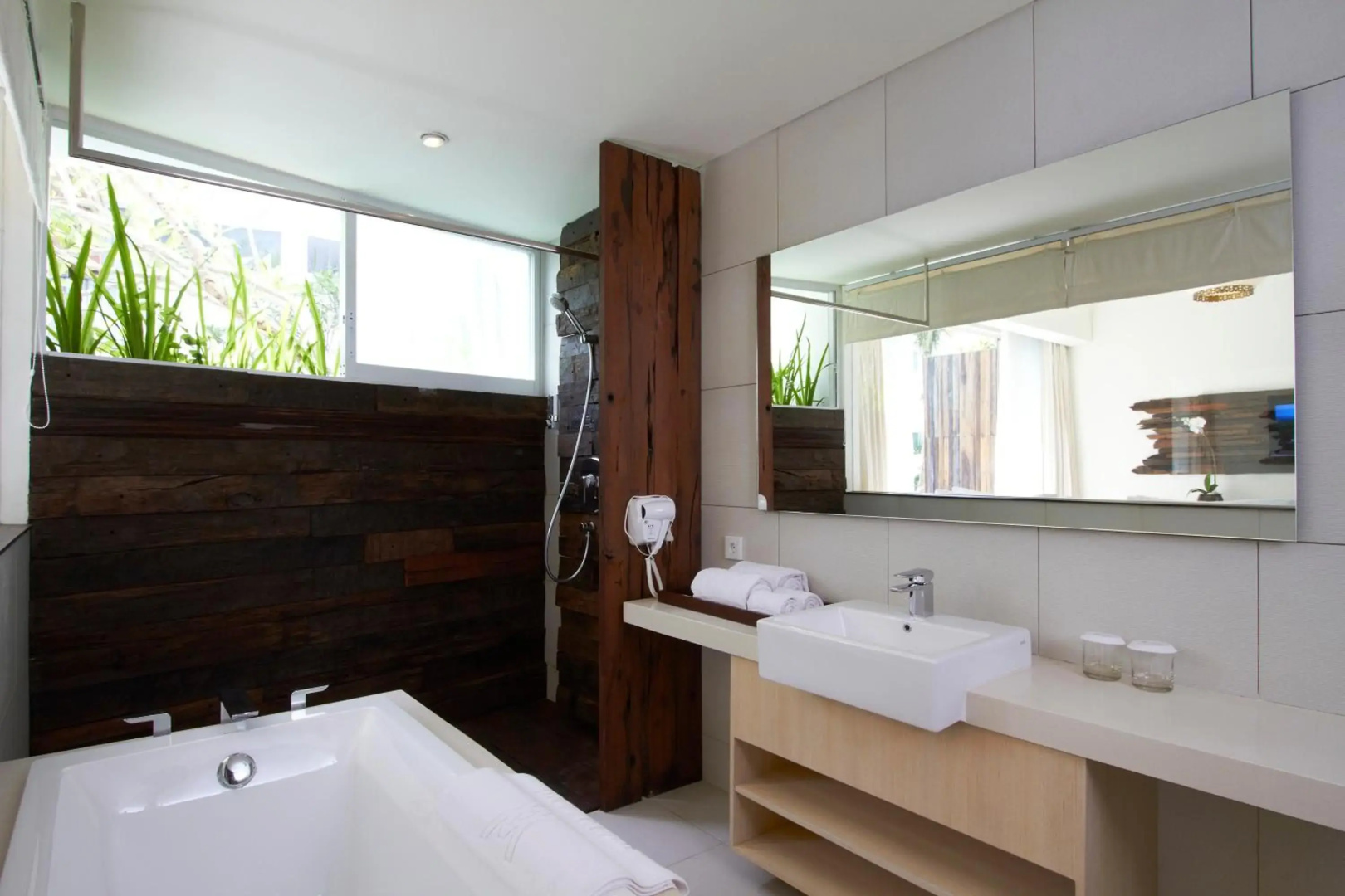 The Akmani Legian