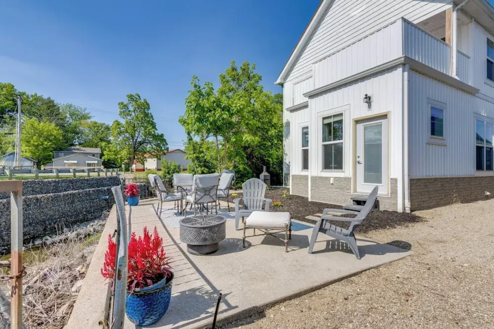 Steps to Buckeye Lake: Family-friendly Home