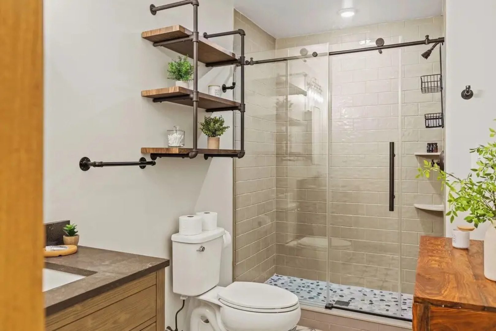 Moose Tracks by Avantstay Hot Tub, Game Room, Deck, Firepit