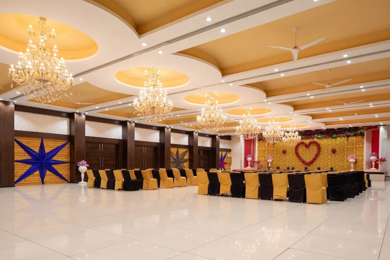 Capital O 19528 Hotel Park Palace