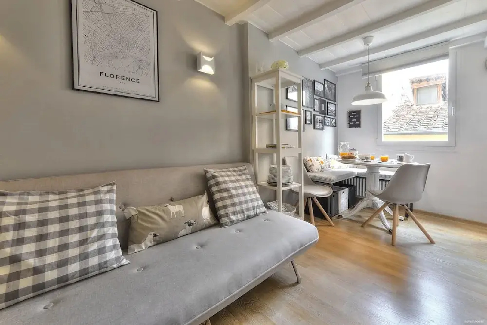 Santo Spirito Romantic by Mmega