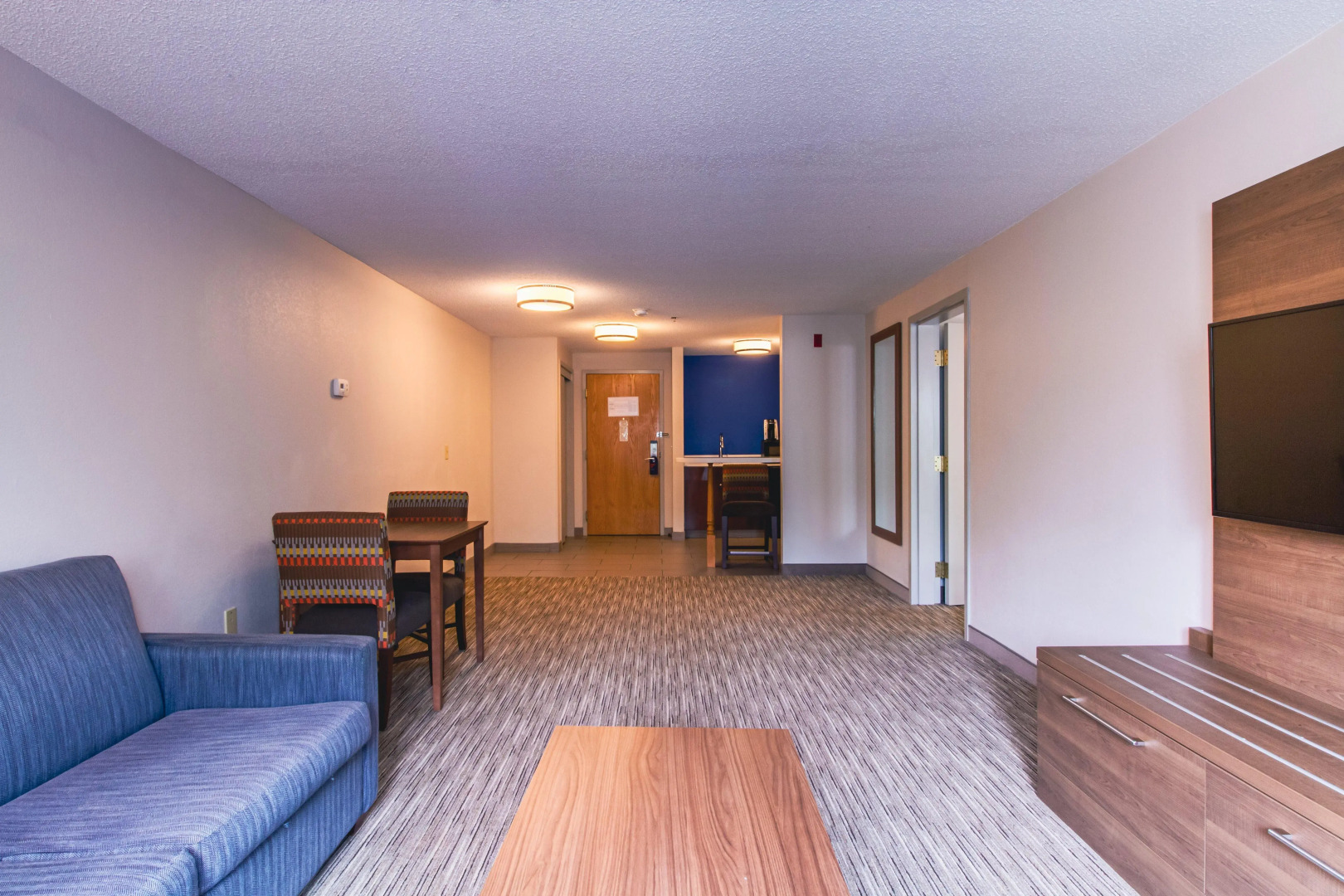 Holiday Inn Express & Suites Lincoln East - White Mountains by IHG