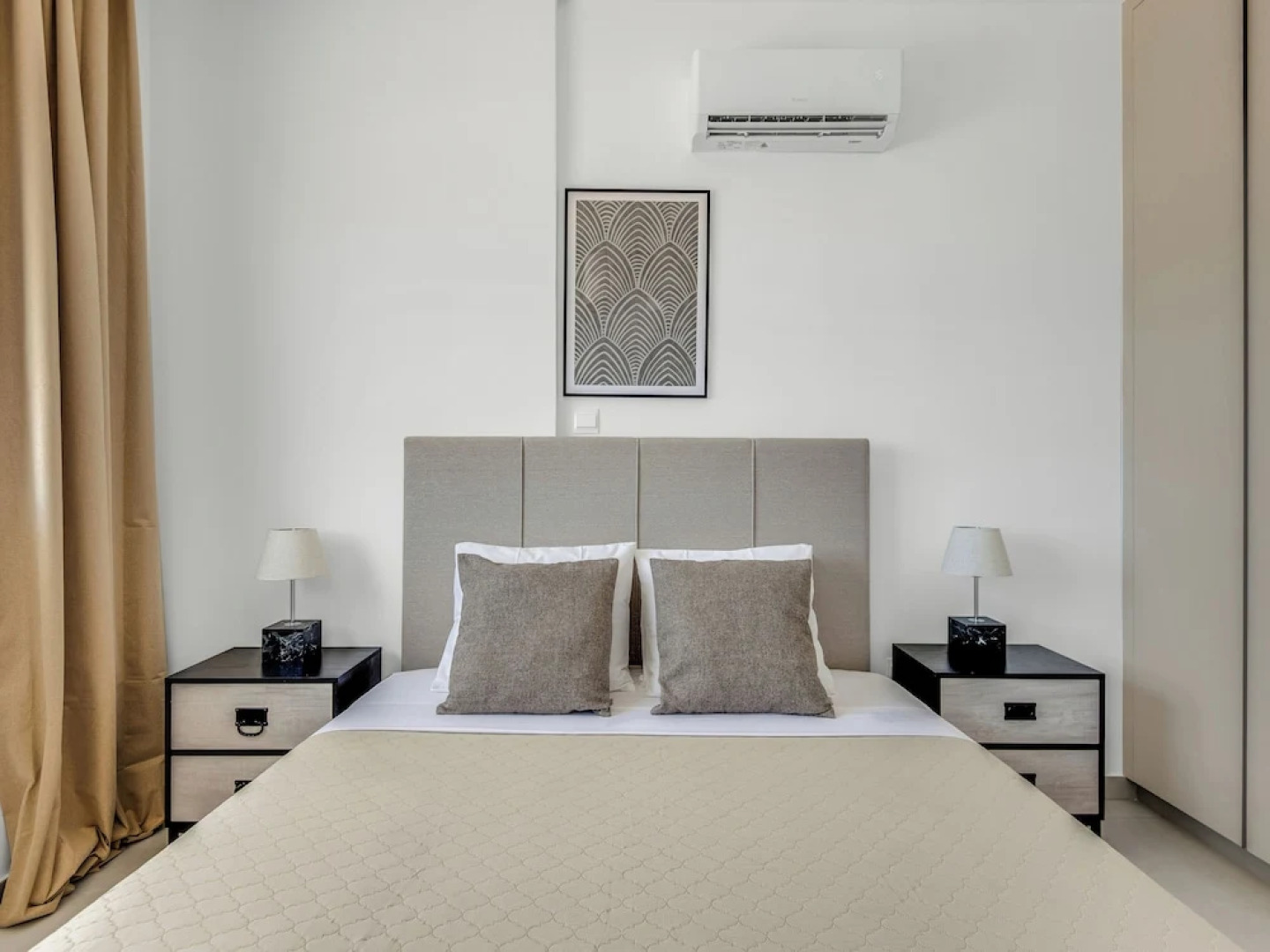 Sanders Elgio - Pleasant 2-bdr Apt w Balcony