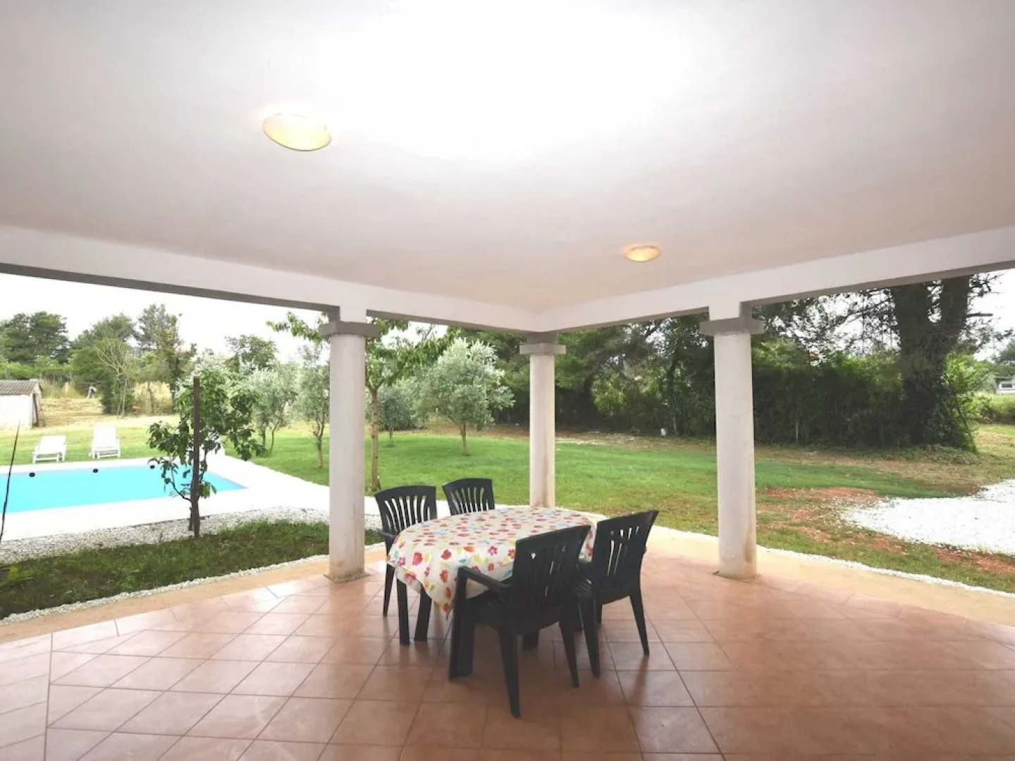 Modern Pool Apartment in Banjole