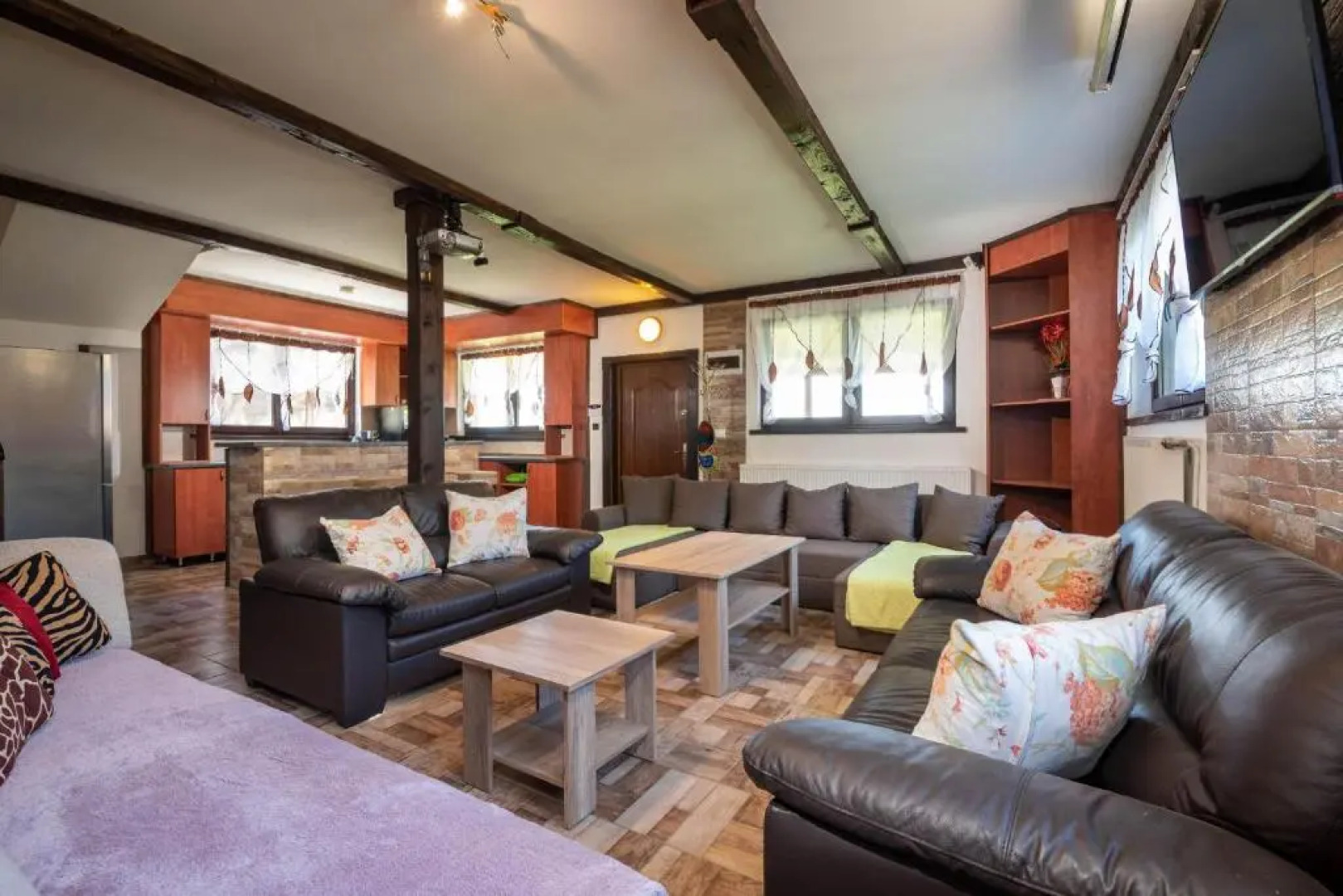 CHATY - woodyganovce sk