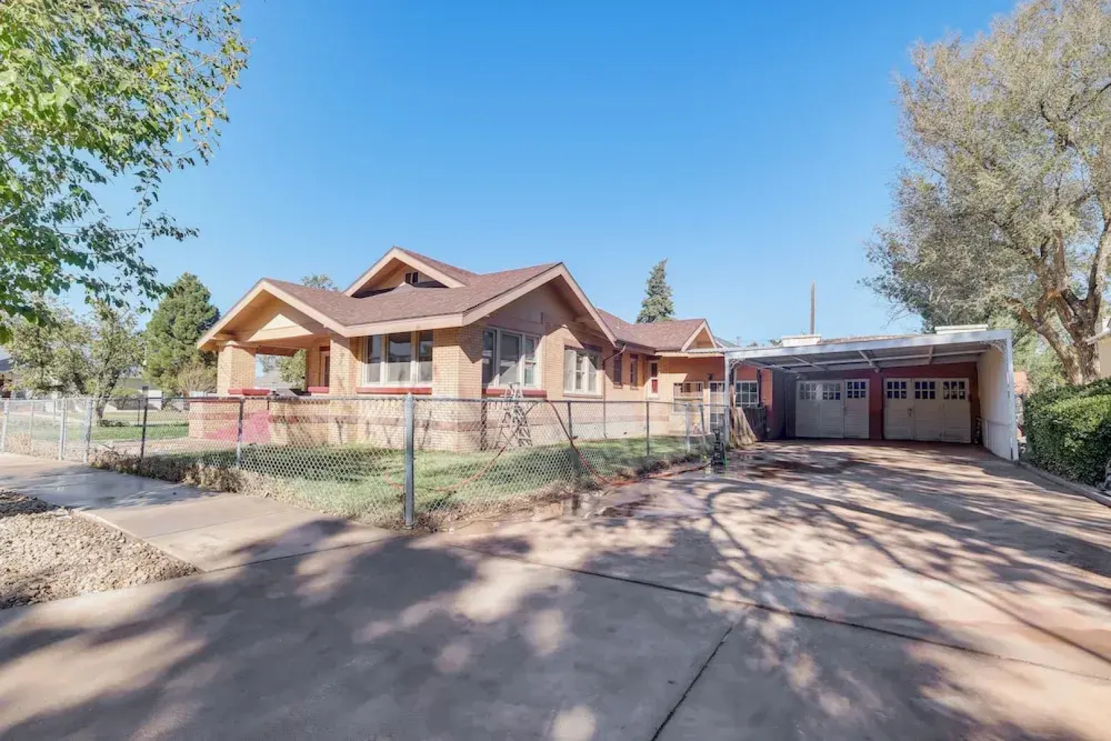 Walk to Main Street: Charming Roswell Home!