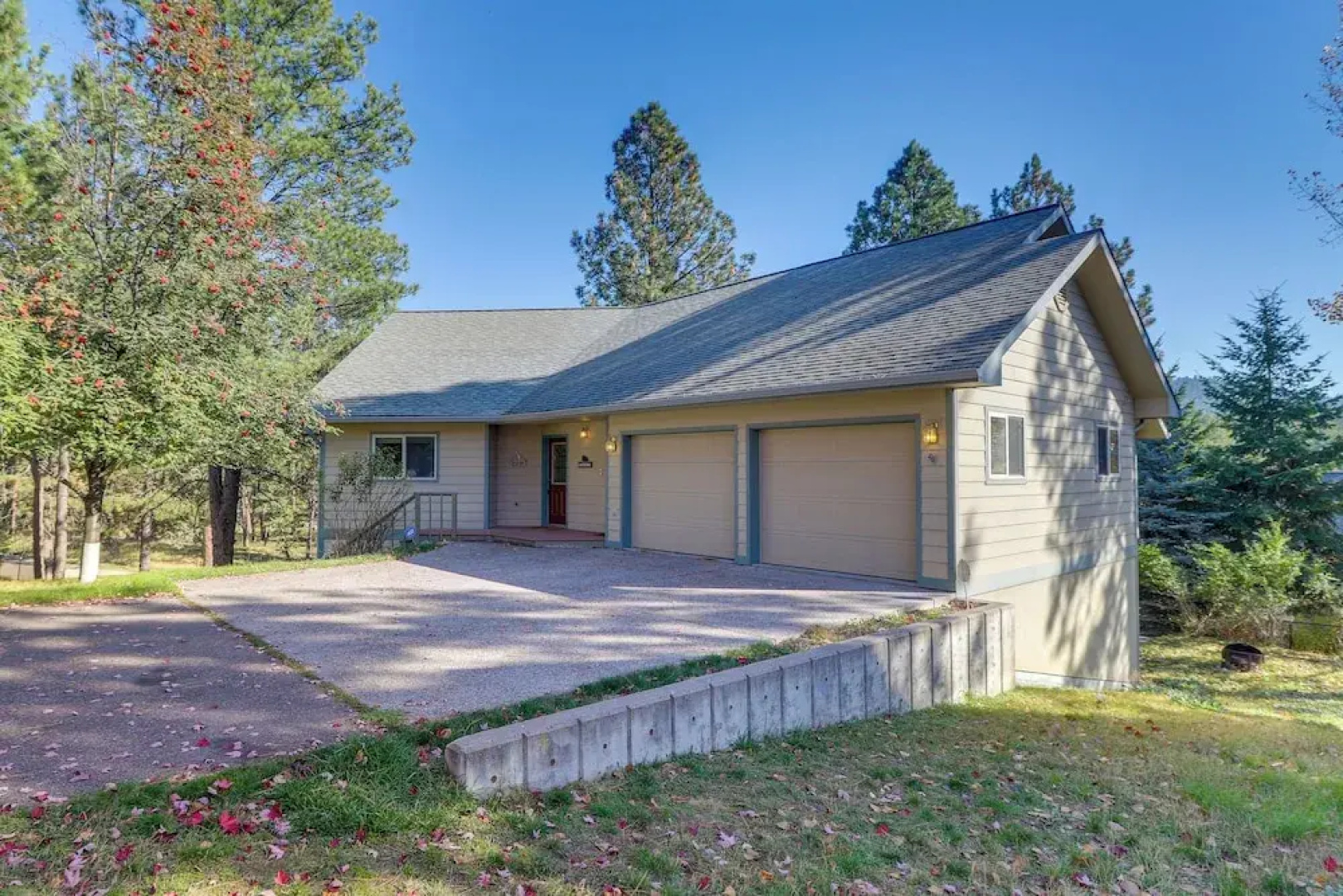 1 Mi to Flathead Lake: Bigfork Village Retreat