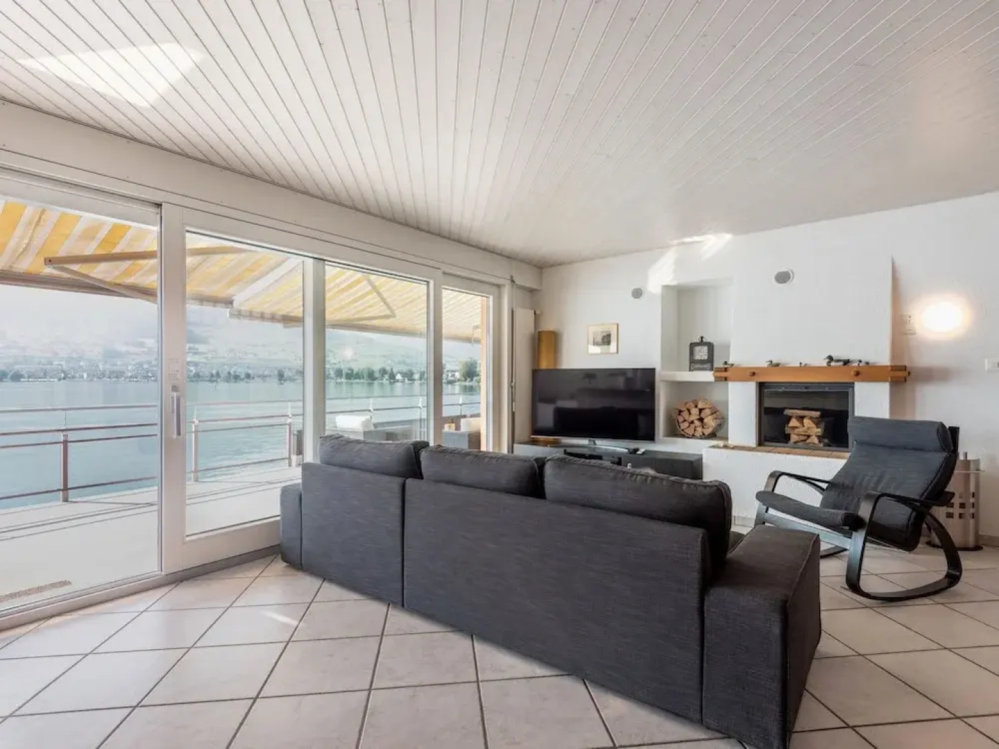 Seestern am See mit Motorboot Ennetb Rgen