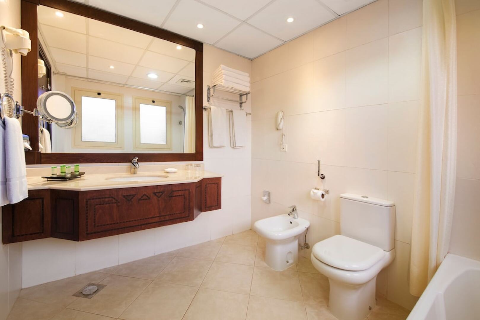 Отель Al Hamra Residence & Village