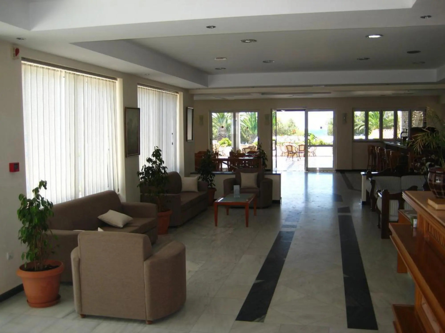 Zefiros Beach Hotel