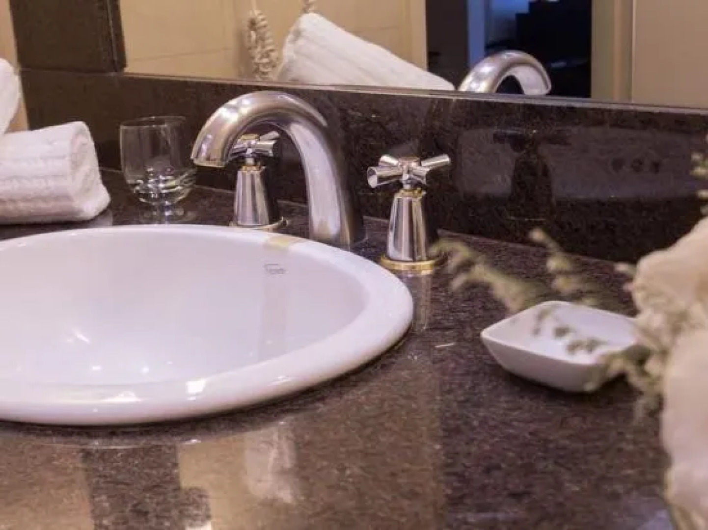 Howard Johnson by Wyndham Plaza Hotel Mayorazgo