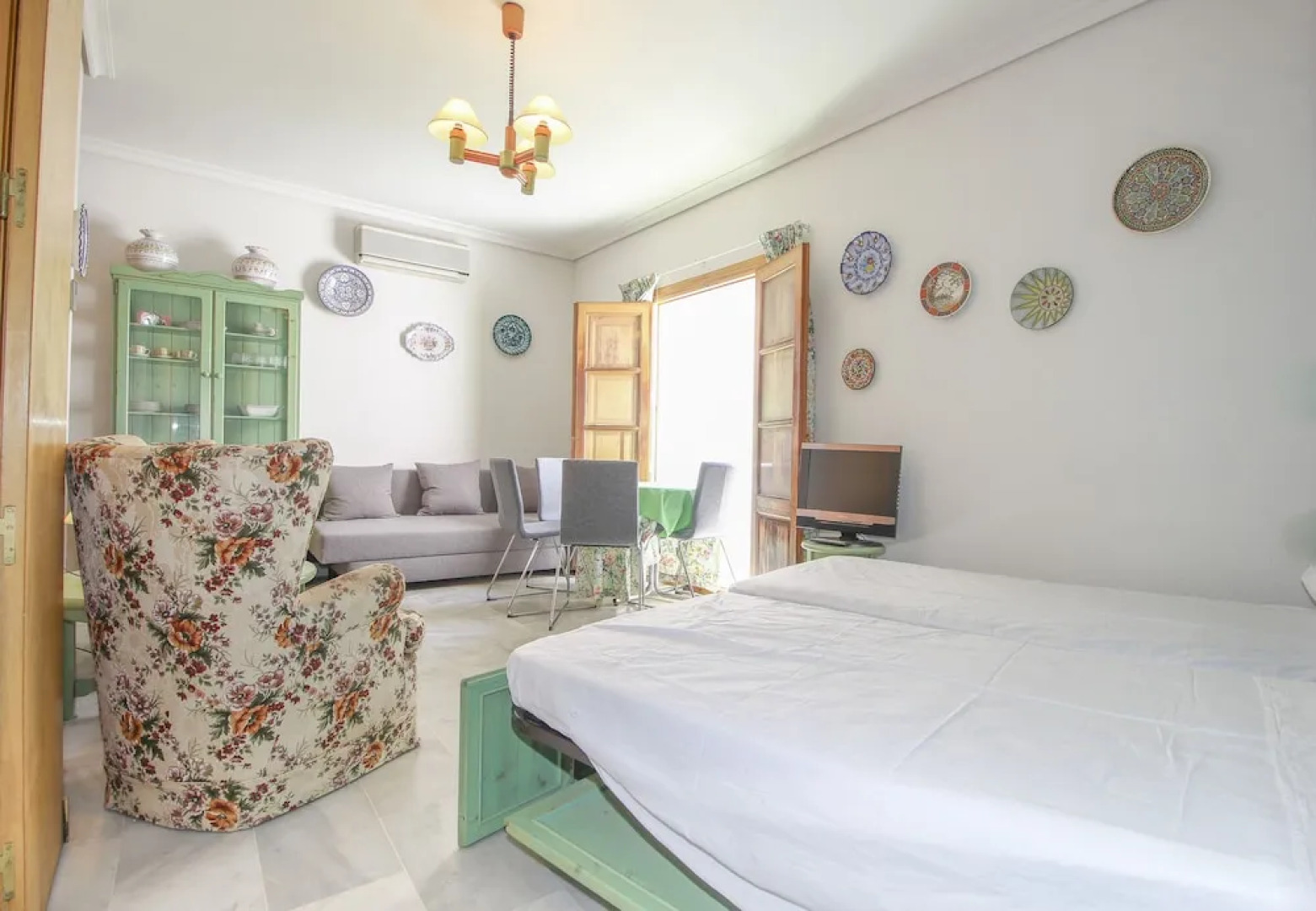 Beautiful 3 Bedroom Apt Alfalfa