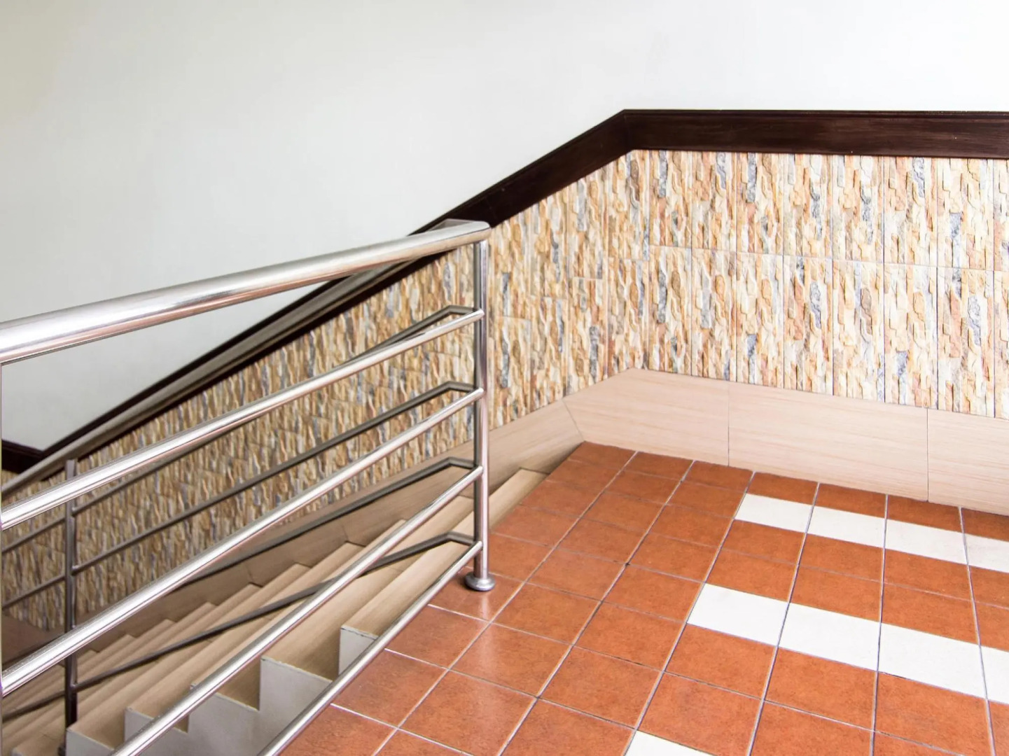 SUPER OYO 89408 Royal Hotel