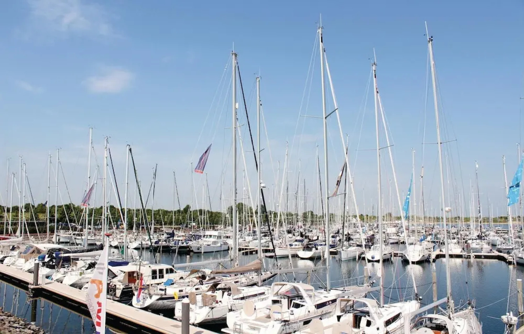 Nice Apartment in Bruinisse With 1 Bedrooms and Wifi