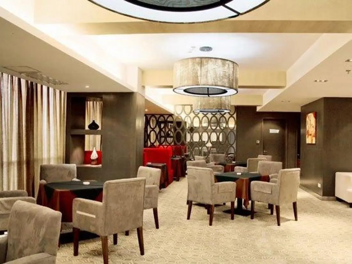 Wuhan Zhuo Yue Holiday Hotel