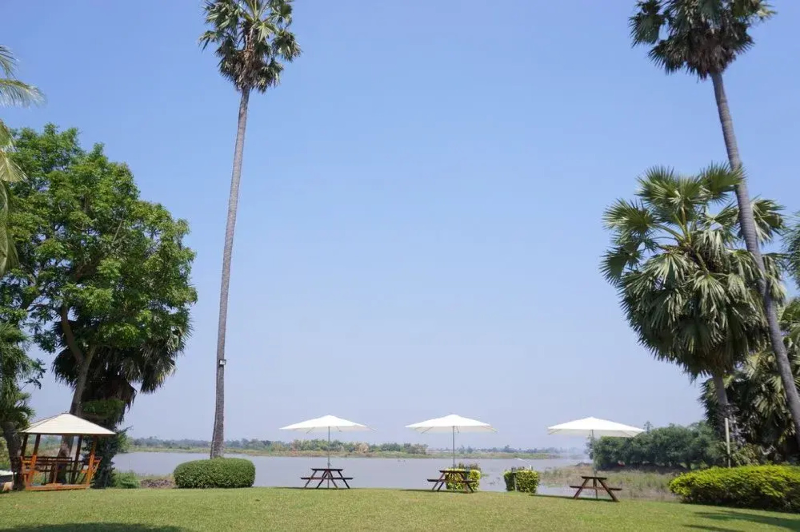 Uthai River Lake Resort