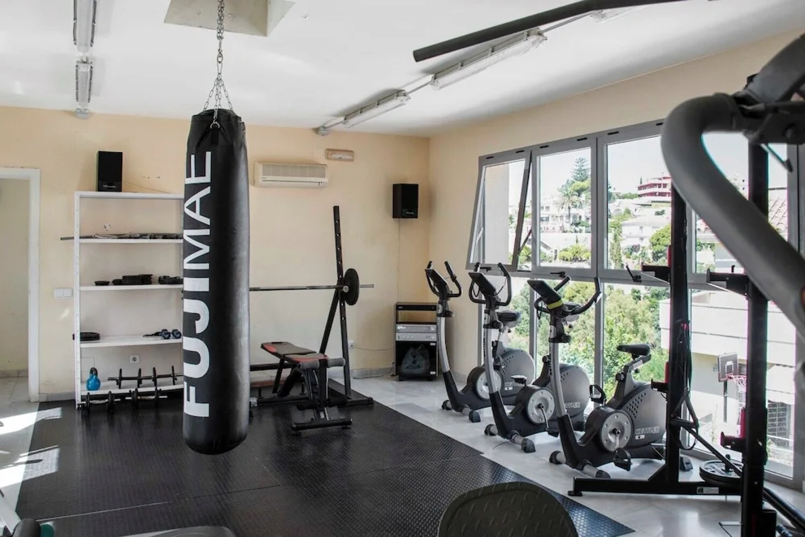 2BR  Apartment with Sea View, Gym and Pool Ref 129