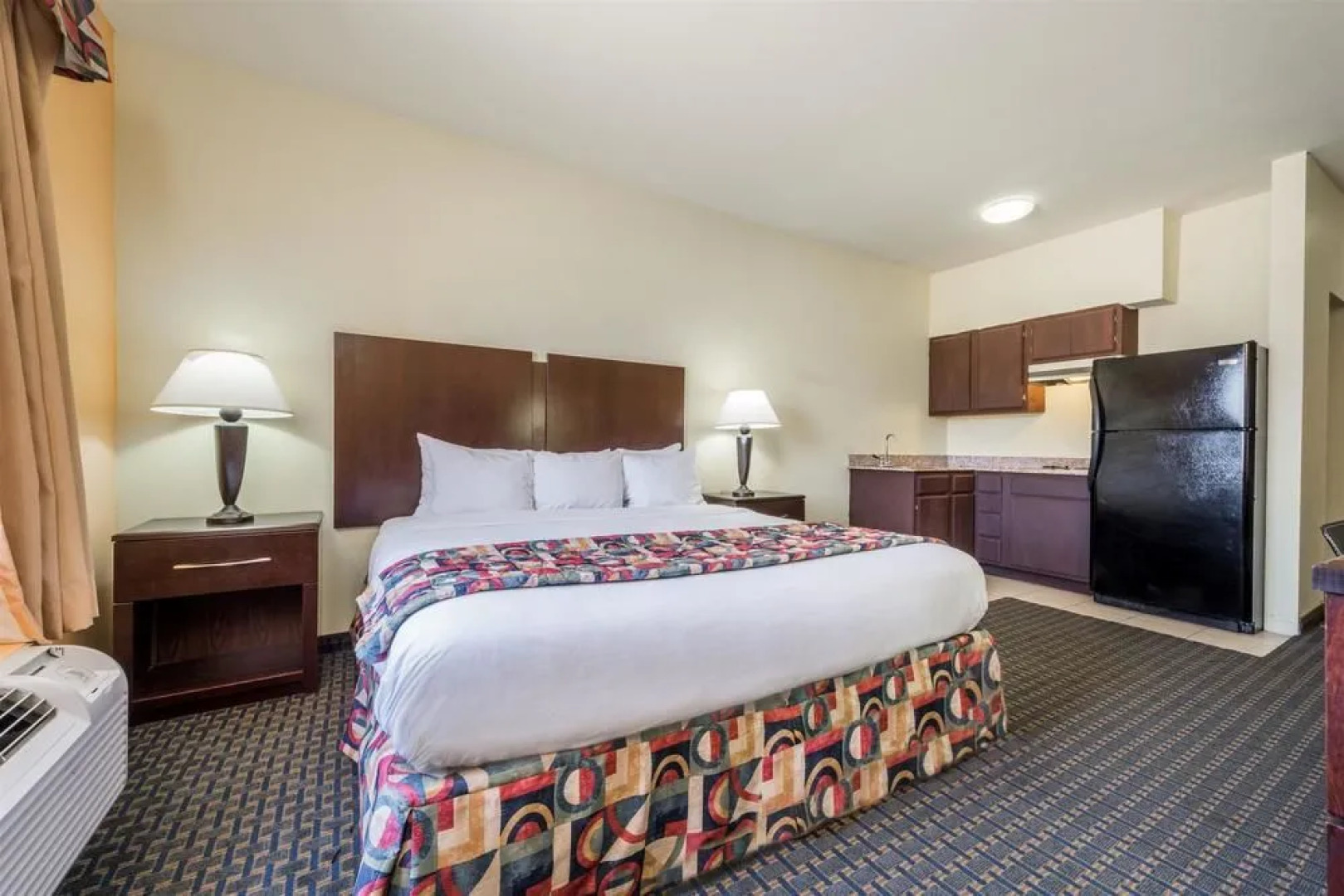 Days Inn & Suites Cleburne TX