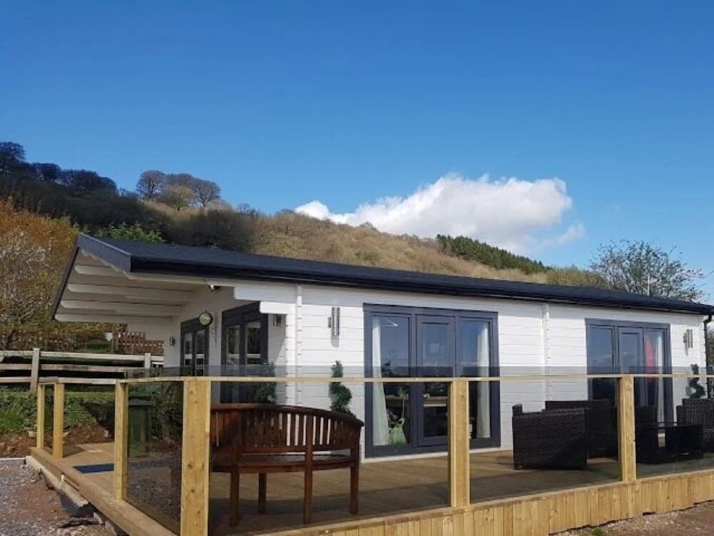 Secret Lodge by Cardiff Holiday Homes