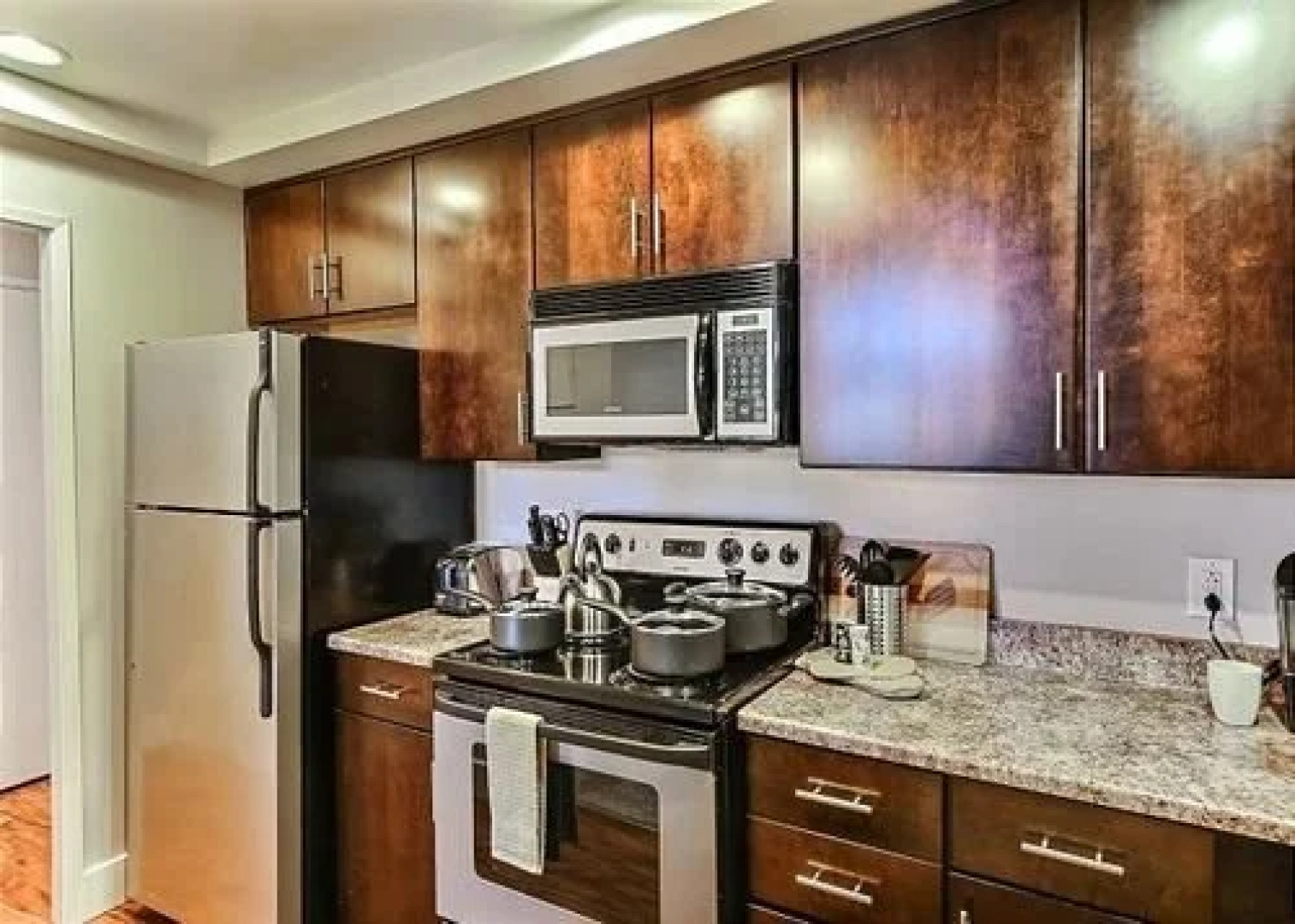 Hot Downtown1 Br apts in Palo Alto by RedAwning