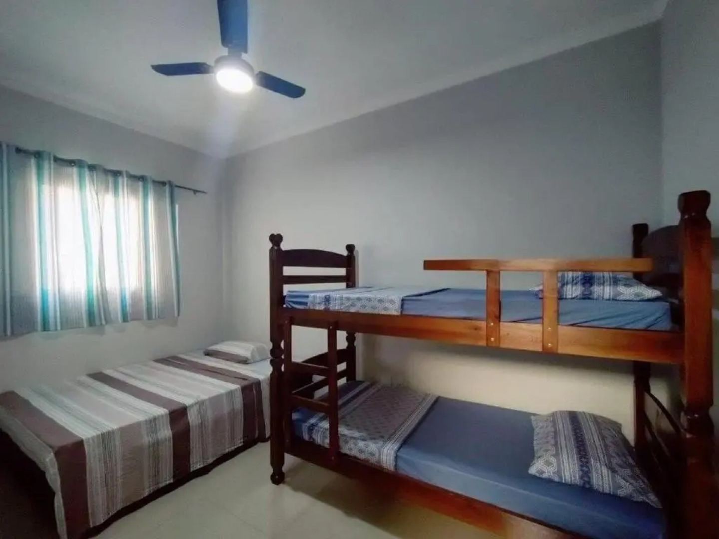 casa completa, 2 quartos com ar-condicionado, no centro hoteleiro