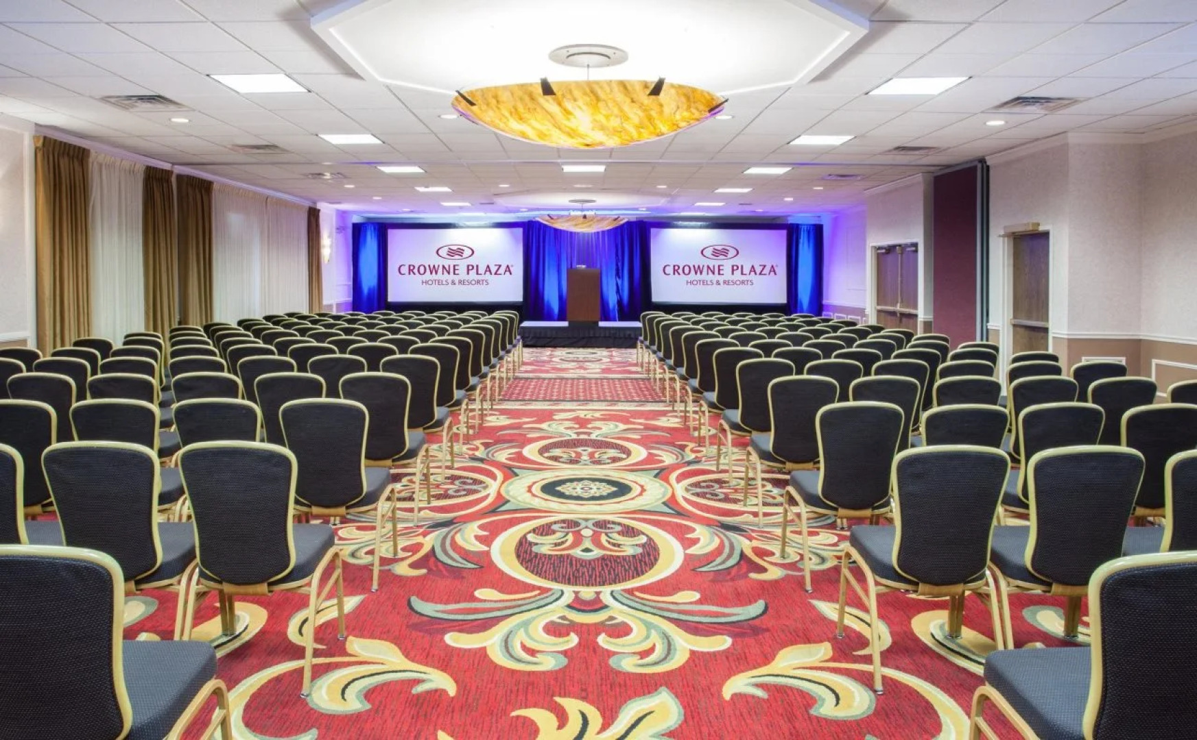 Crowne Plaza Hotel Chicago-Northbrook