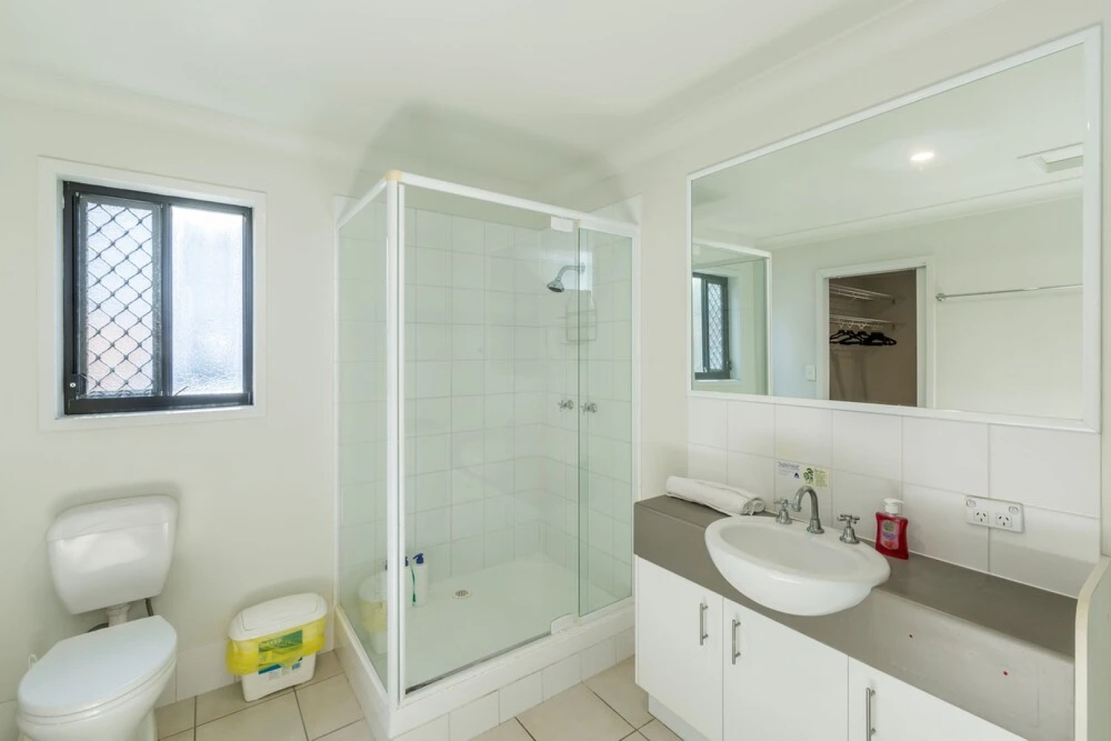 Airtrip Apartment on Russell St