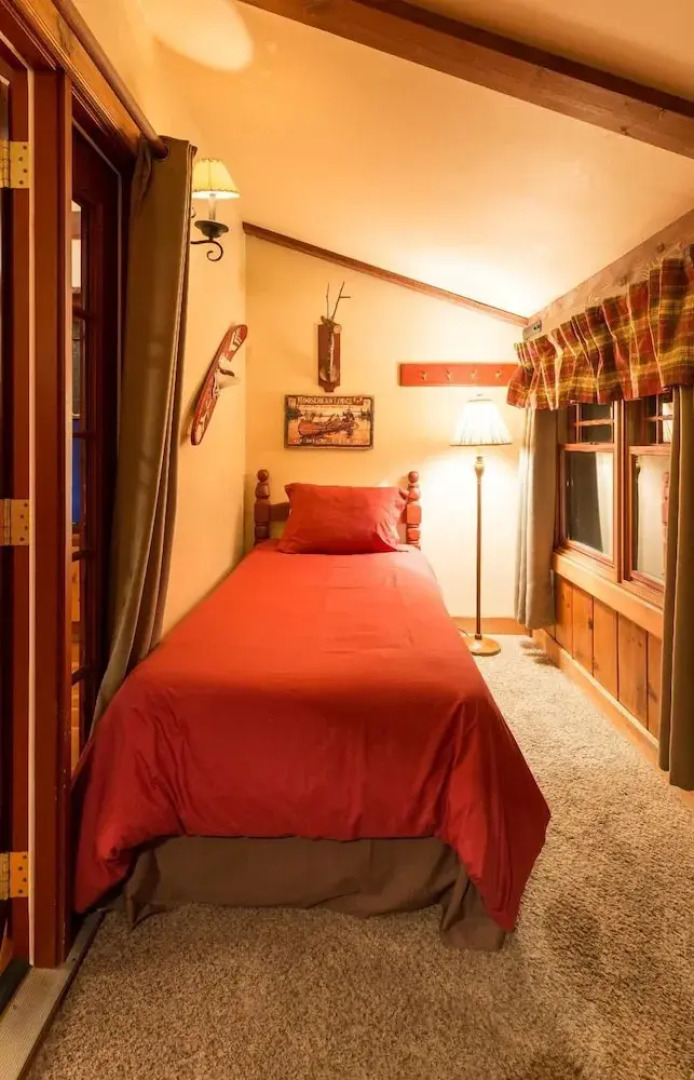 Arrowhead Pine Rose Cabins