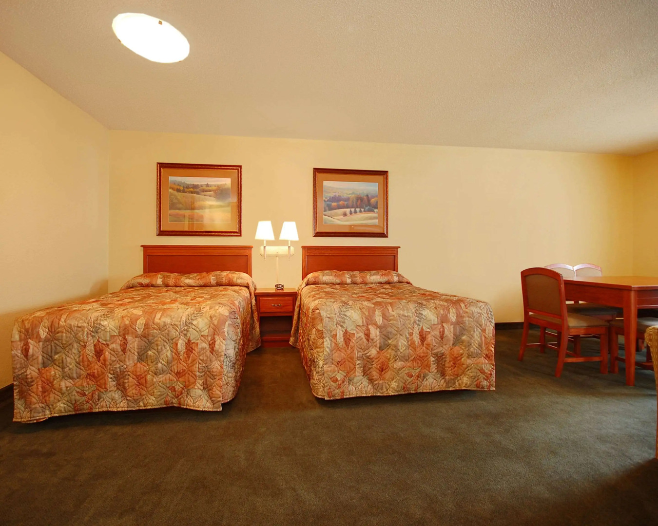 Econo Lodge Inn & Suites Kearney
