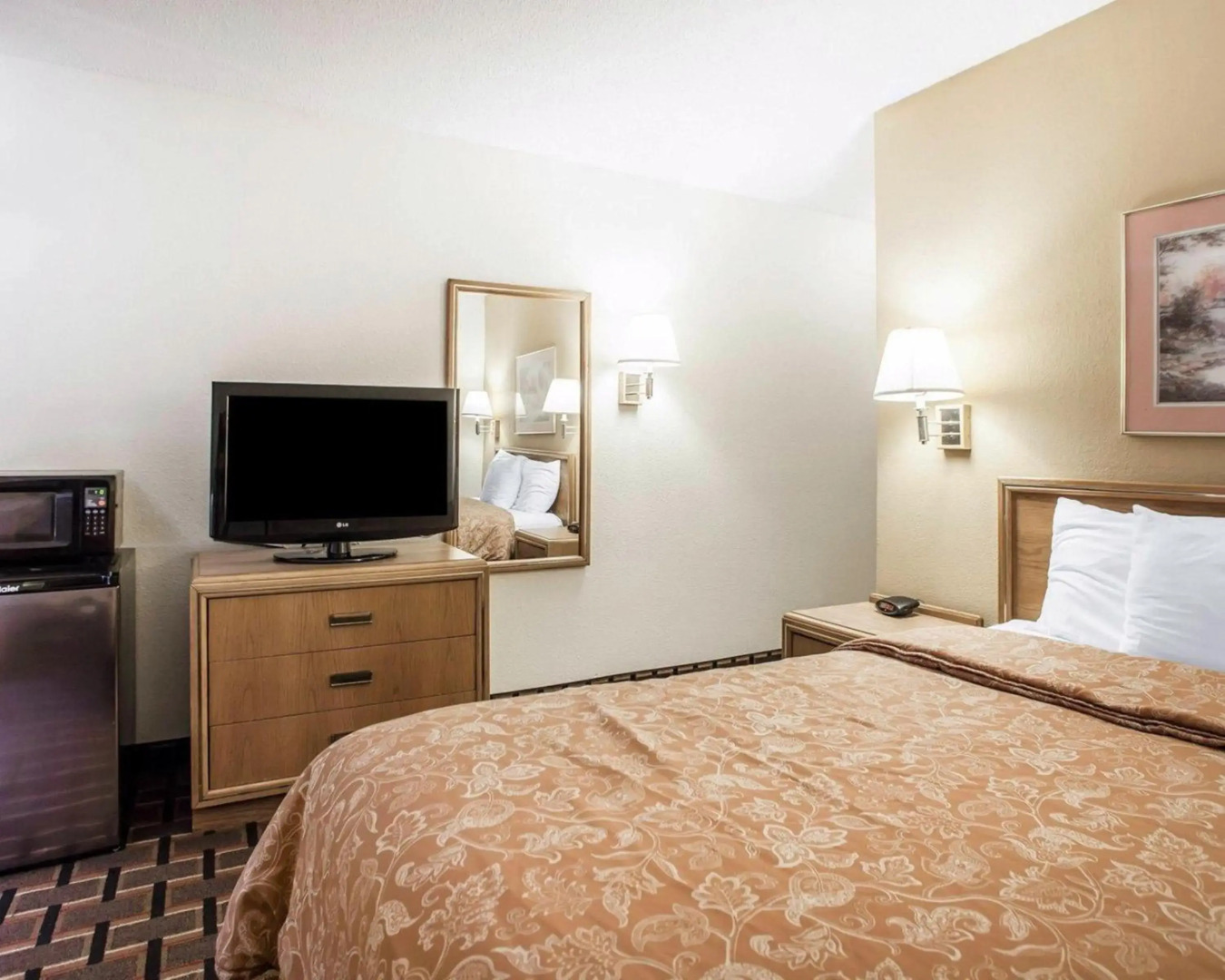 Clarion Pointe Bettendorf - Quad Cities