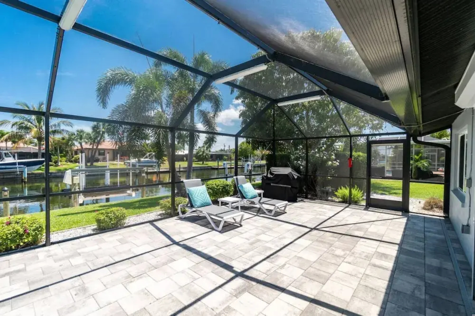 Tranquility - Waterfront Villa With Pool Dock