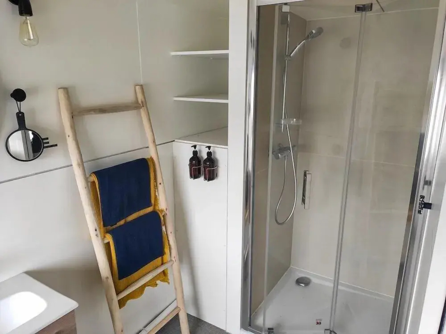 Péniche Carpe Diem La Rivière House