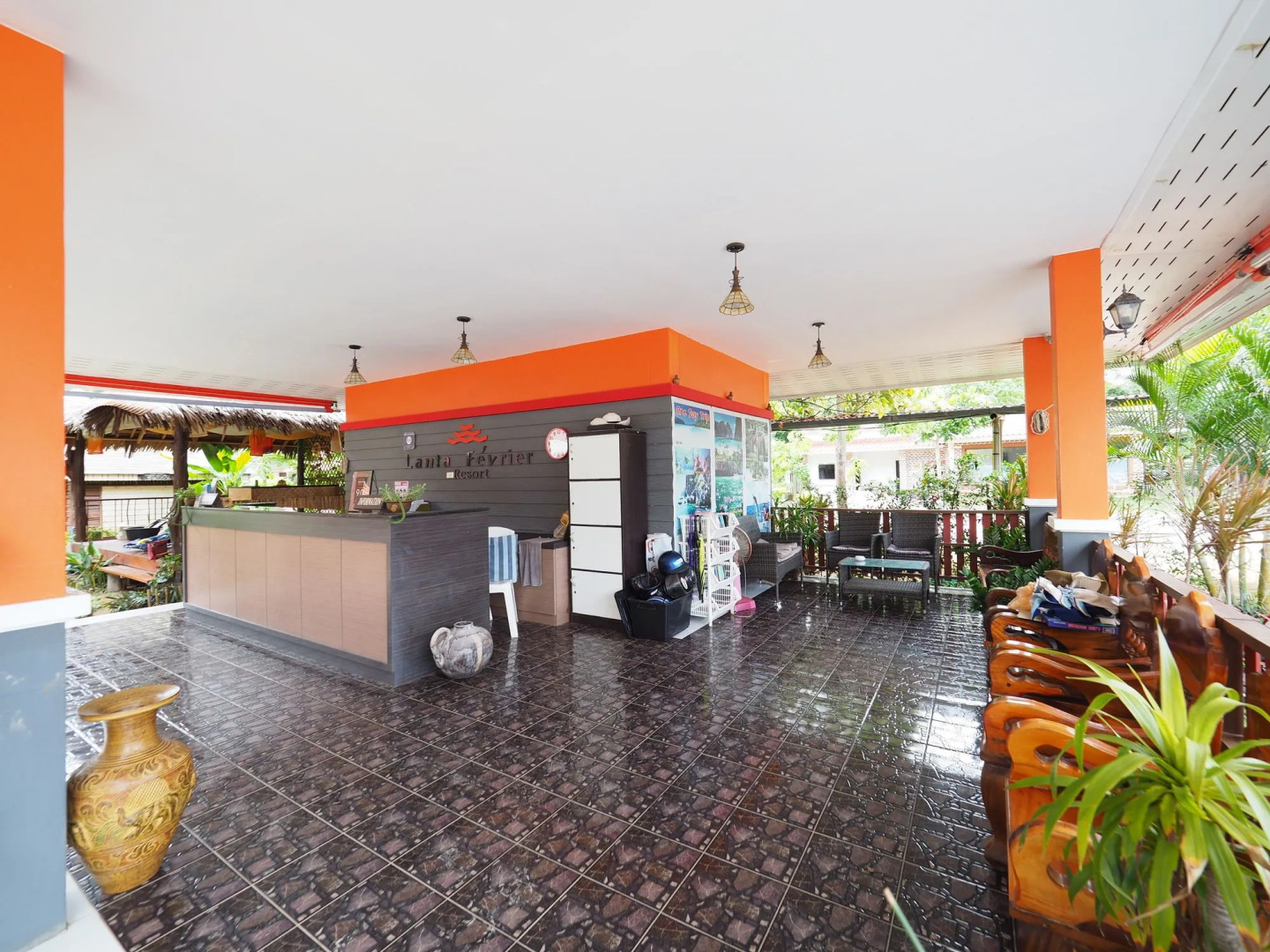 Lanta Fevrier Resort