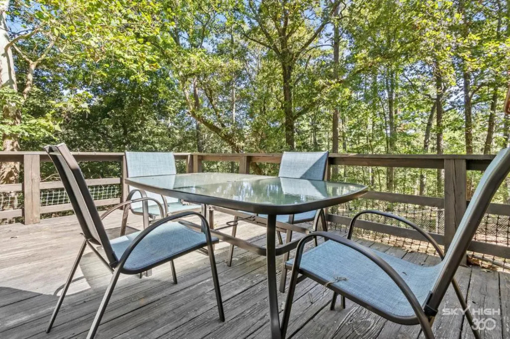 Wooded, Quiet Cottage, Very close to the Back 40