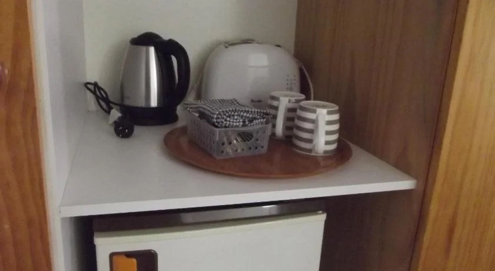 Country Roads Motor Inn