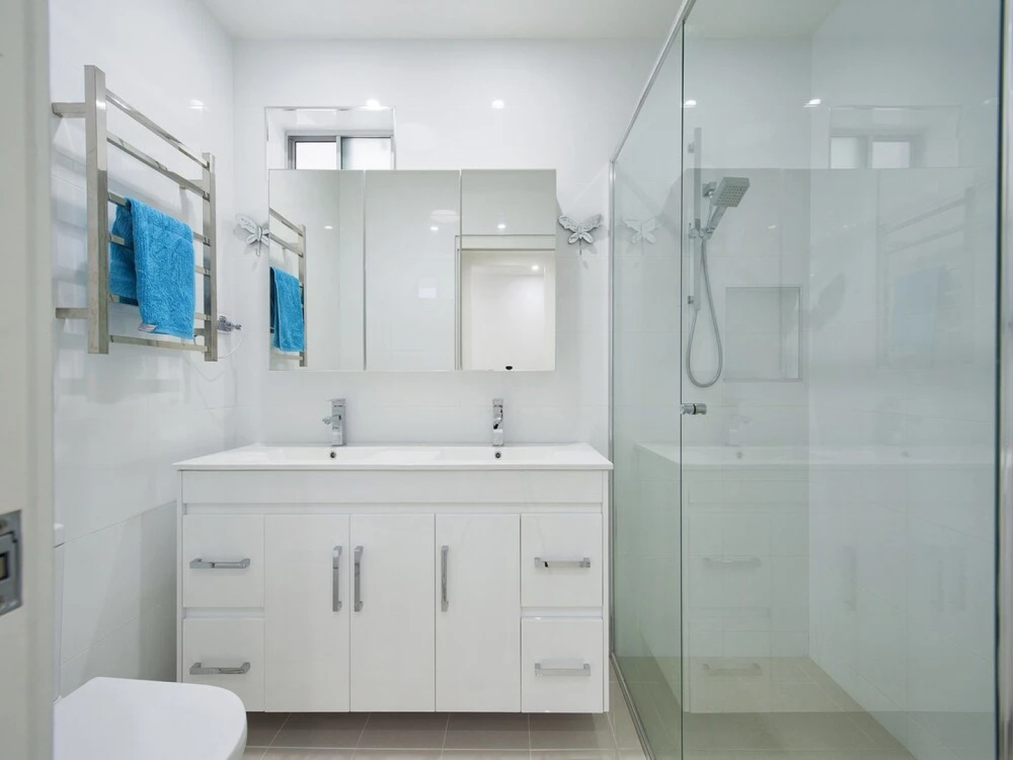 Stunning Waters Penthouse, Sandy Point Road, 46