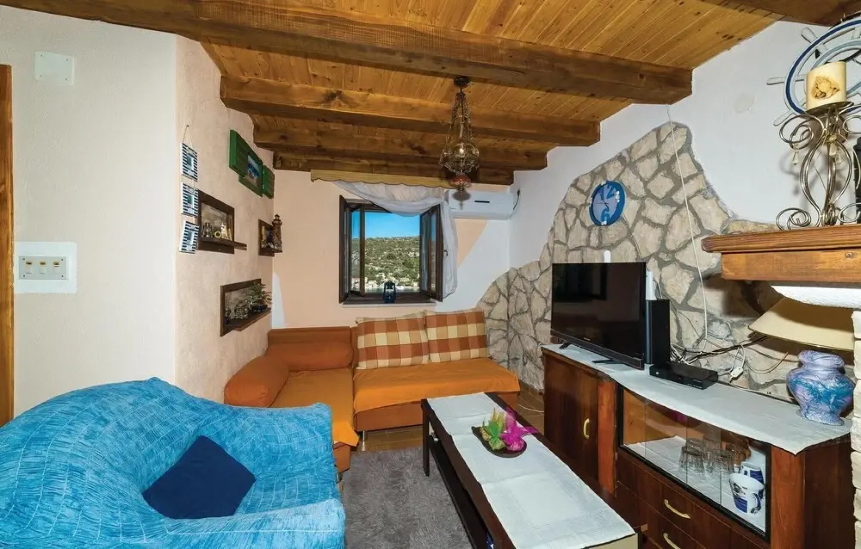 Beautiful Home in Drvenik Veliki With Wifi and 2 Bedrooms