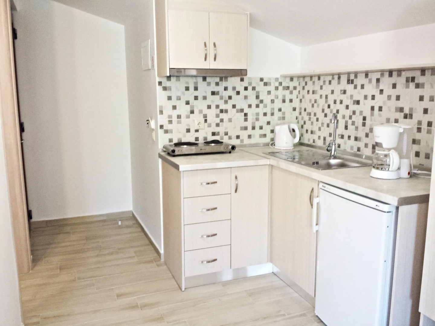 Studios & Apartments Efrosini