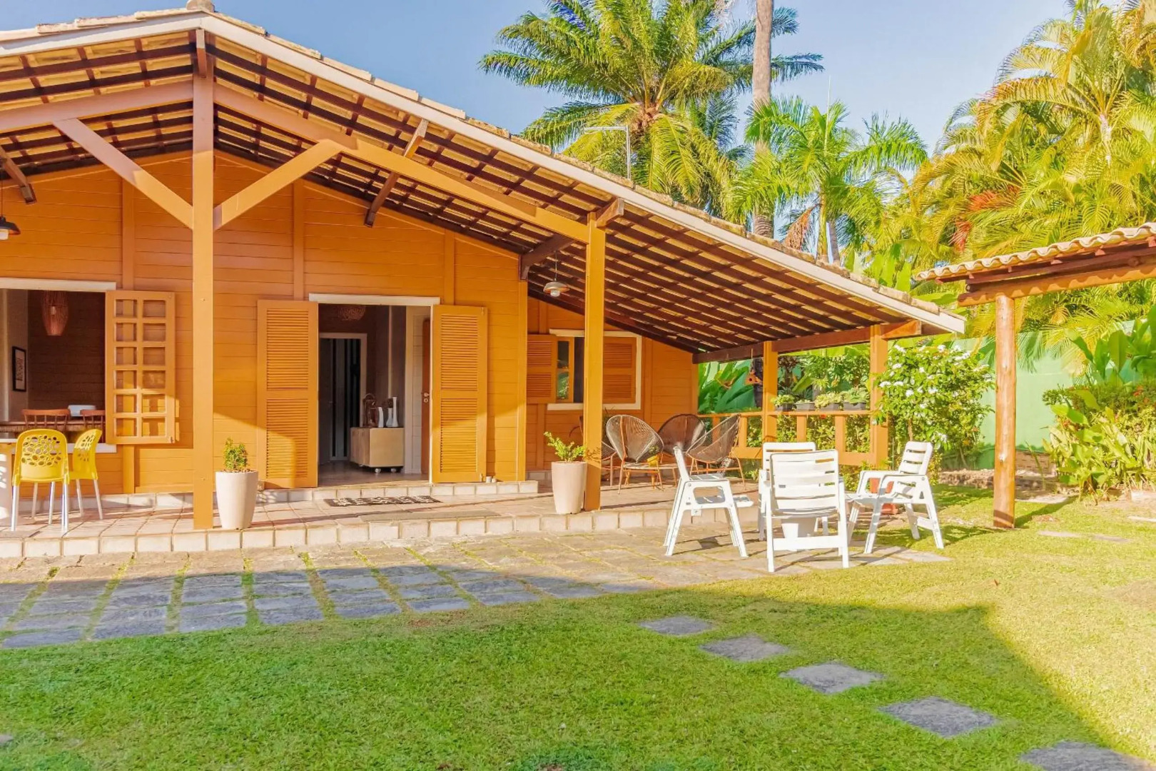 VT04 Excelente Casa 3 Quartos e Piscina