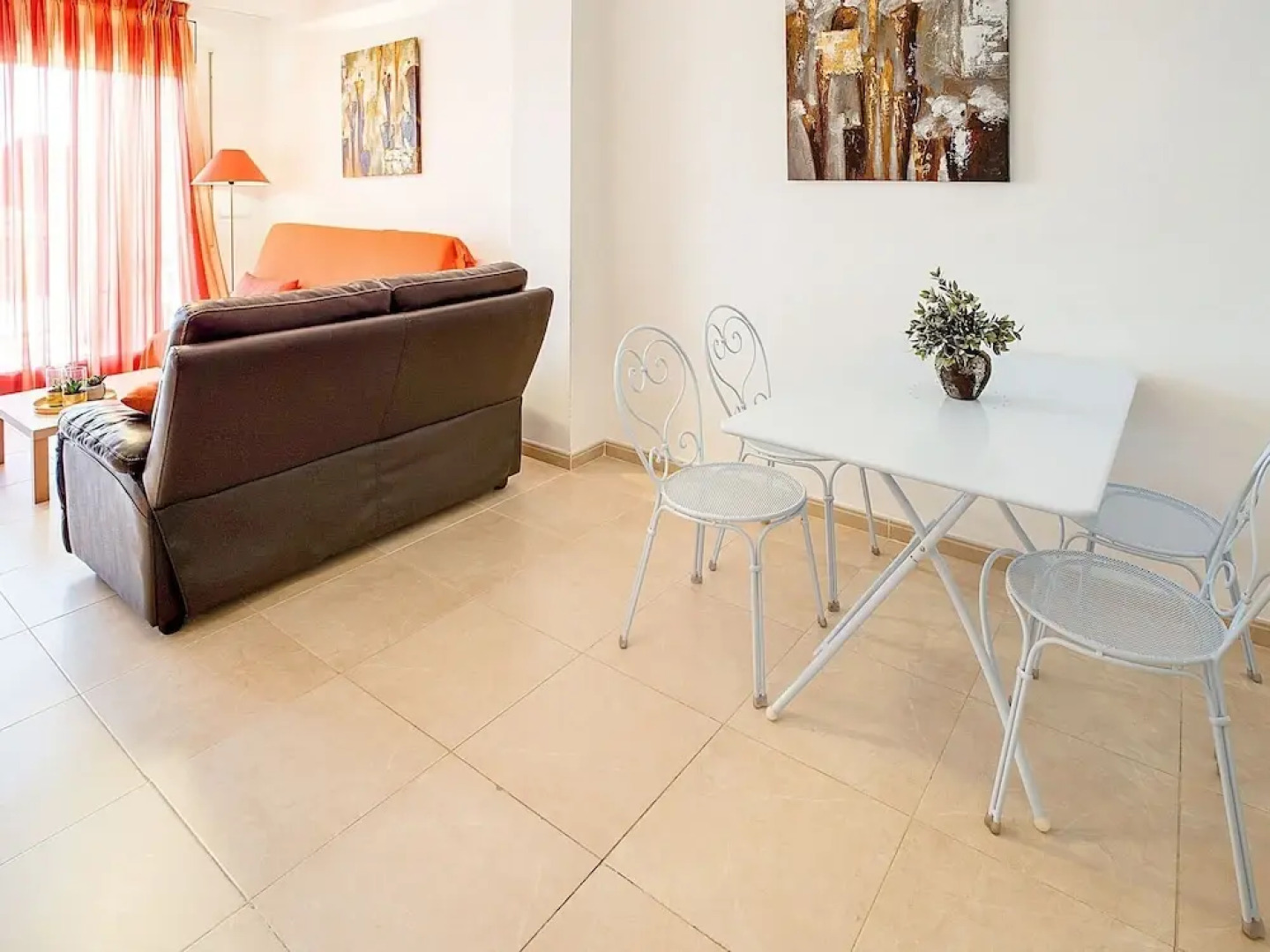 Comfortable Apartment Near the Sea