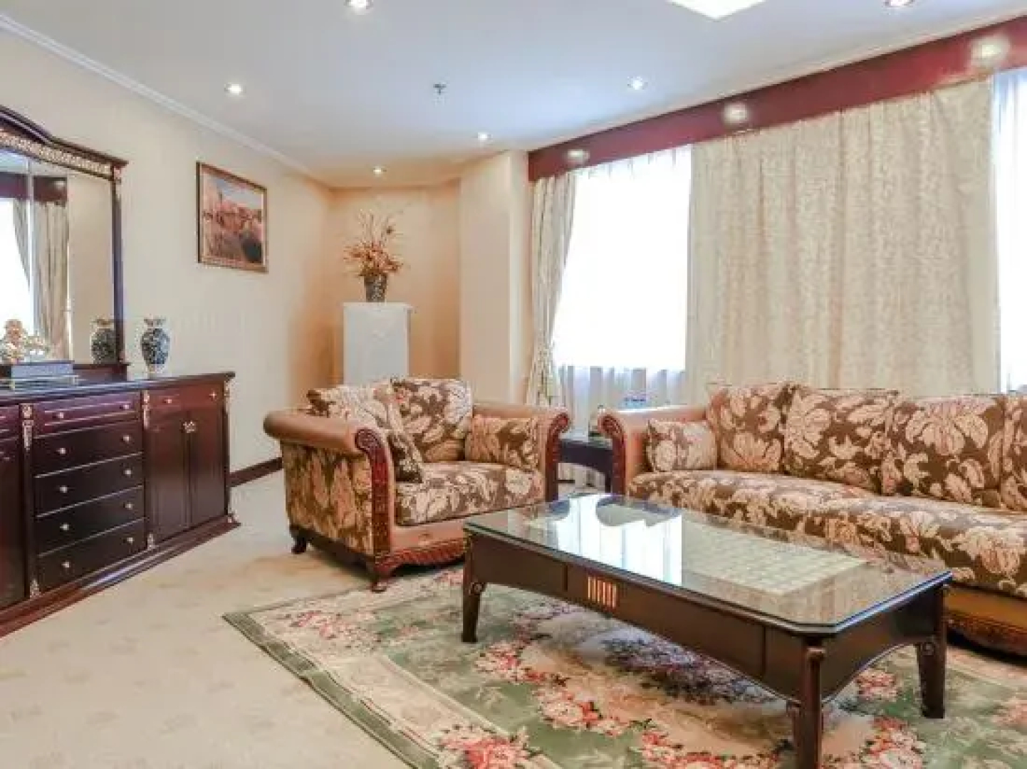 Chuxiong WeishengXiongbao Hotel