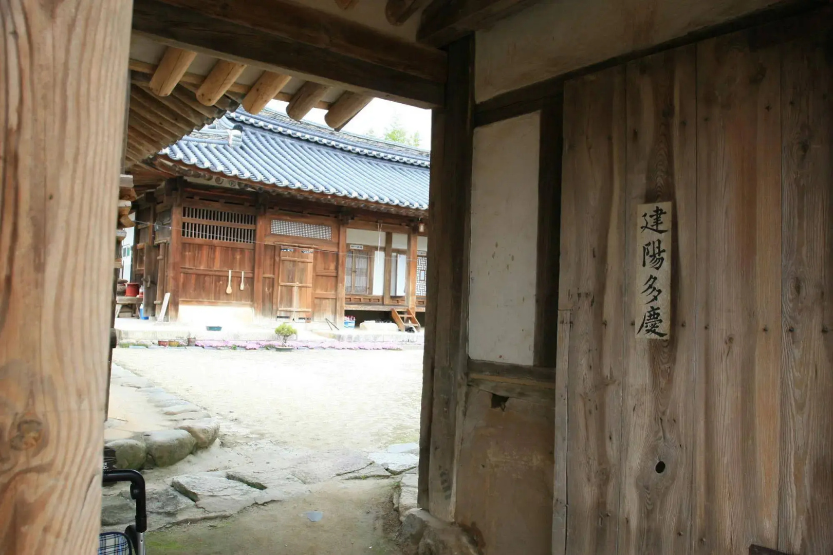 Geochang Choongsindang Donggae Jeongon Gotek