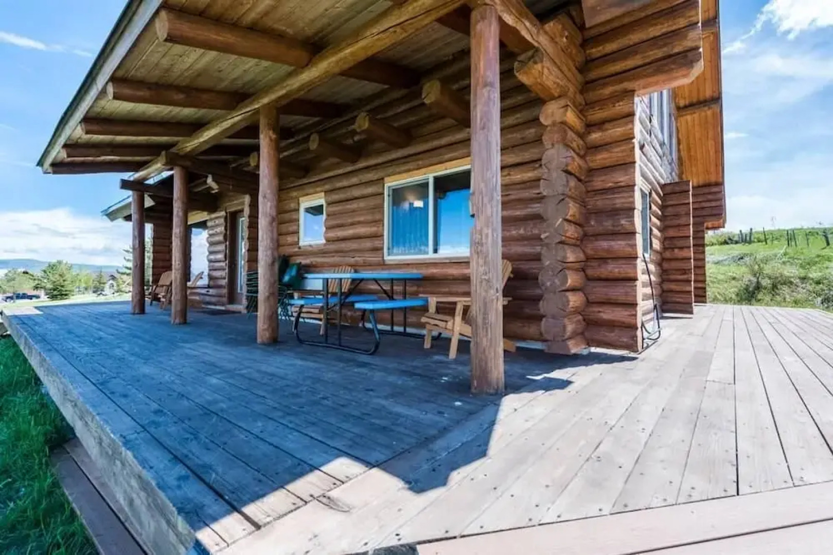 The Two Moose Inn - Luxury Log Cabin for Families!