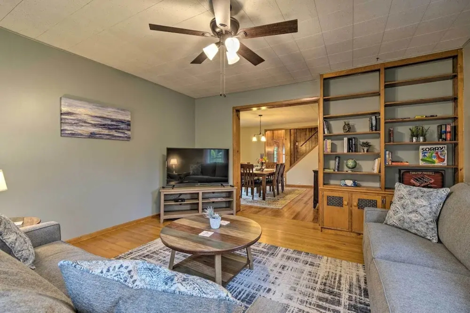 Penn Yan Escape w/ Yard, 1 Mi to Keuka Lake!