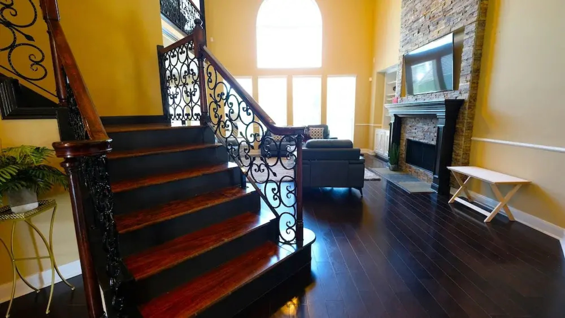 5Bdrm 3.5Bath 12Beds - HOME BIG AS TEXAS