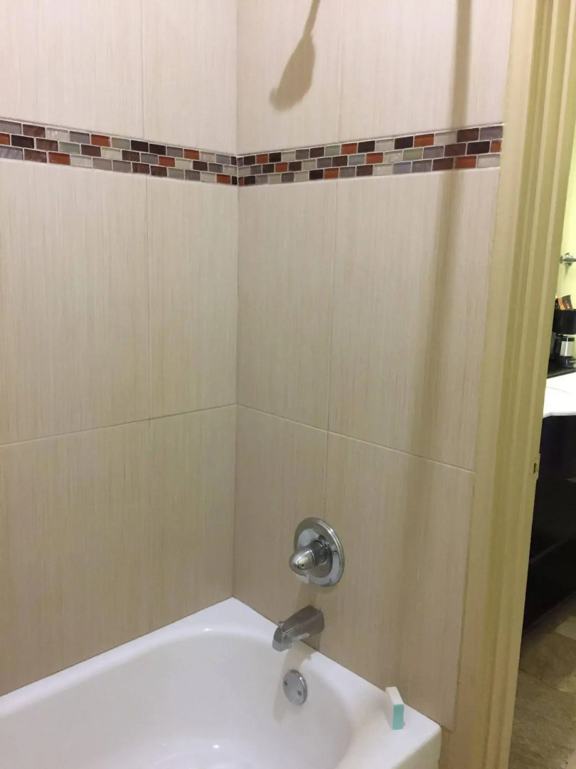 Pearsall Inn & Suites