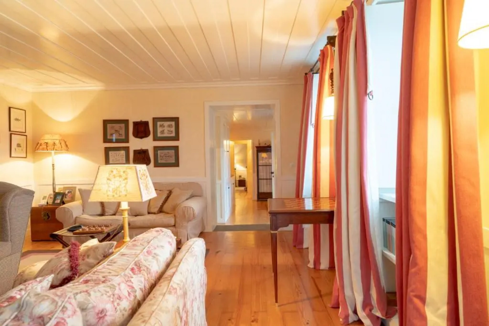 Liiiving in Moledo Historical Pool Villa